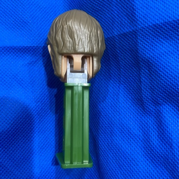 The Lord of the Rings PEZ Collectible - Frodo Baggins (Green & Cream) #2 1117330 - Picture 11 of 17